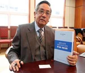 阮杨宁教授与《越南—中国陆地边界线》一书